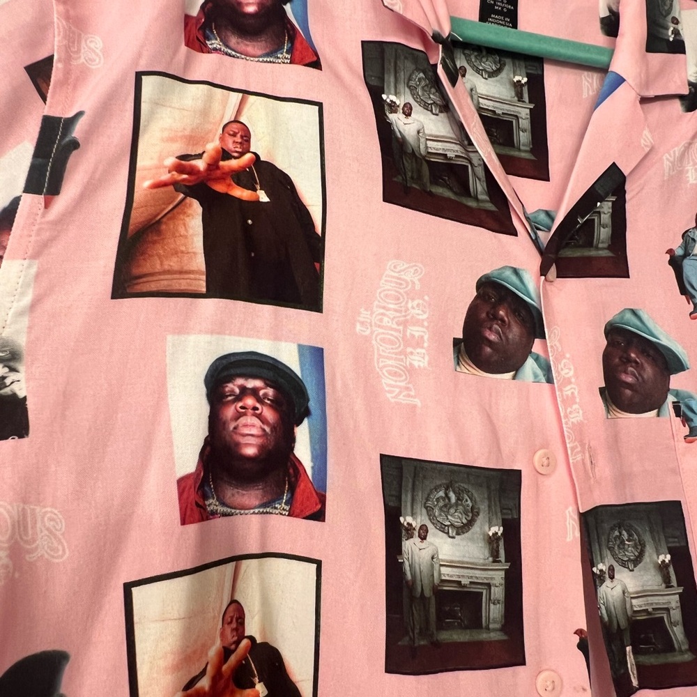 Notorious B.I.G. Graphic casual Button-Up Shirt men’s  Large pink EUC - Picture 2 of 6